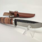 BÜFFELHAUT / Stahl: rostfreier Stahl / Griff: Rindsleder